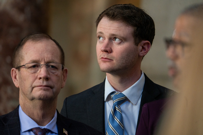 Nebraska auditor oversight bill for no-bid contracts pulled back to committee