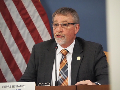 Bill to reduce dollars withheld from construction contractors breezes through Senate committee