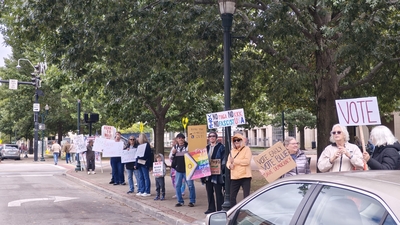 Lexington No Kings protest draws hundreds in effort to ‘activate people’ to vote early