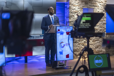 Iran, gas, AI: Barr and Booker spar in the only TV debate for Kentucky Senate this year