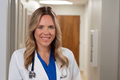 US Sen. Lindsey Graham defeats 5 GOP challengers to face Dr. Annie Andrews in November