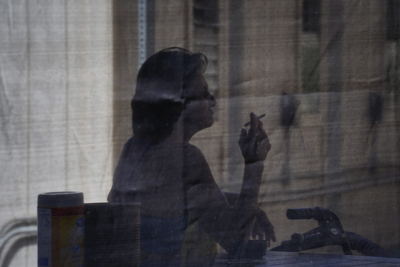 An ʻAʻala Respite Center resident smokes a cigarette Monday, Jan. 26, 2026, in Honolulu. (Kevin Fujii/Civil Beat/2026)