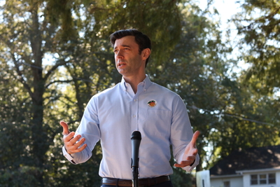 Georgia voters kick off early voting with over 185,000 ballots cast