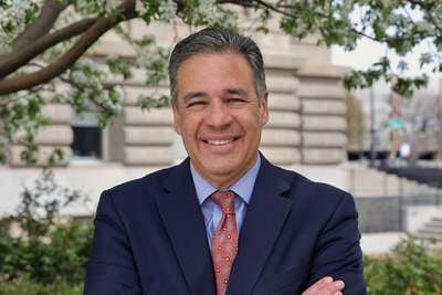 Idaho Attorney General Raúl Labrador poses for a professional photo.