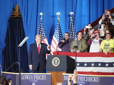 Trump starts midterms campaign tour in Iowa, focusing on economy instead of immigration