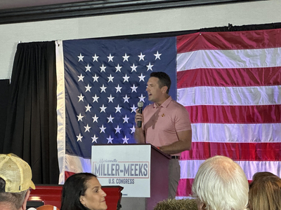 Iowa, national politicians court voters at CyHawk tailgates