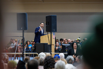 Bernie Sanders draws 10,000 supporters to Warren for a ‘Fight Oligarchy’ rally