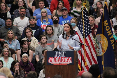 Bernie Sanders, AOC, bring thousands to their feet in the ‘Fighting Oligarchy’ tour