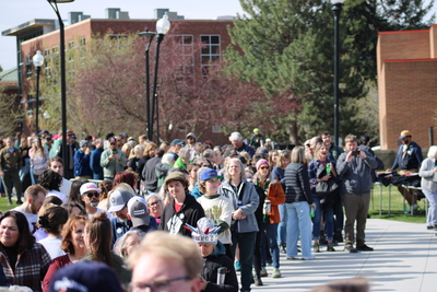 Bernie Sanders, AOC, bring thousands to their feet in the ‘Fighting Oligarchy’ tour