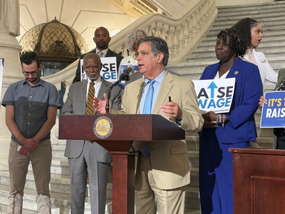 Senate Democrats urge passage of minimum wage legislation leading into budget deadline