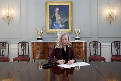 Spanberger amends, signs sweeping gun legislation reshaping Virginia’s firearm laws