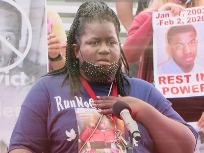 Tracy Cole, the mother of Alvin Cole, speaks during the listening session in Wauwatosa. (Photo by Isiah Holmes)