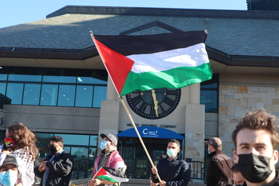 Milwaukee residents gather to stand in solidarity with Palestinian residents, as the Israeli government conducts an assault on Gaza. (Photo | Isiah Holmes)