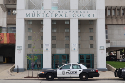 A Milwaukee police squad in front of the Municipal Court downtown. (Photo by Isiah Holmes/Wisconsin Examiner)