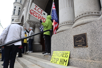 Protesters gather to support Judge Hannah Dugan. (Photo by Isiah Holmes/Wisconsin Examiner)