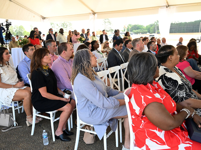 ‘When Amazon comes to town.’ Clinton and company host ribbon cutting for new data center&nbsp;
