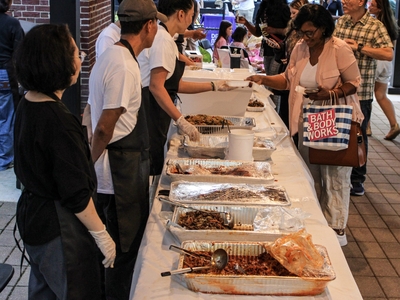 People choose food buffet style
