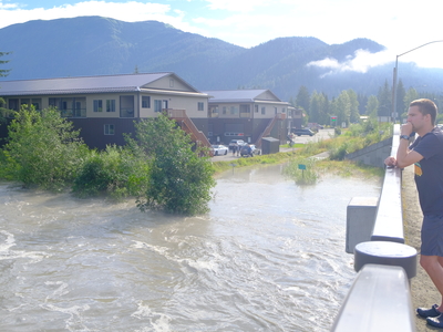 Juneau flood barriers and early warning prevent major damage, amid record-breaking glacial outburst