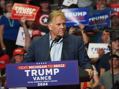 Trump and Vance talk RNC, assassination attempt and manufacturing at Grand Rapids rally