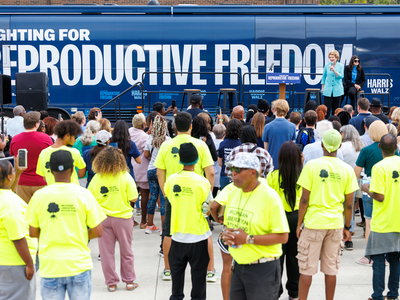 Cast of &lsquo;Scandal&rsquo; reunites in Michigan to rally Harris supporters around reproductive rights
