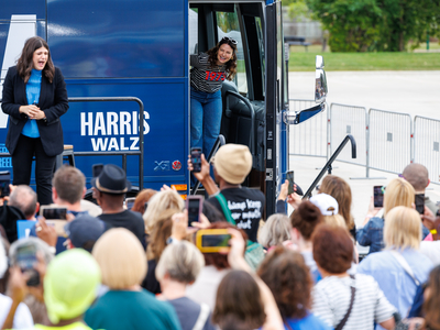 Cast of &lsquo;Scandal&rsquo; reunites in Michigan to rally Harris supporters around reproductive rights