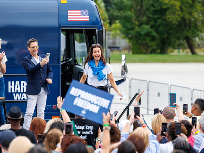Cast of &lsquo;Scandal&rsquo; reunites in Michigan to rally Harris supporters around reproductive rights