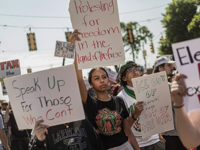 ‘Down with deportations!’ shouted by thousands at Detroit’s Clark Park amid minor confrontations