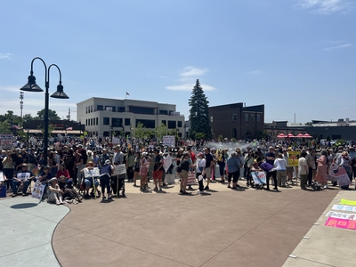 Michiganders show up across the state to oppose Trump policies and say ‘No Kings’