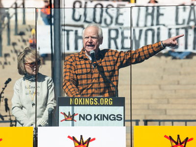 Flagship No Kings protest draws tens of thousands to St. Paul