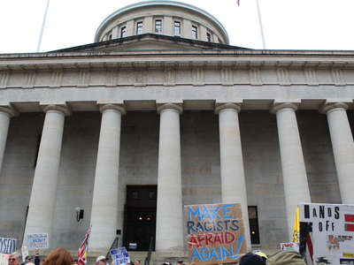 Thousands gather at Ohio Statehouse in “Hands Off” to protest Trump