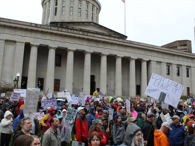 Thousands gather at Ohio Statehouse in “Hands Off” to protest Trump