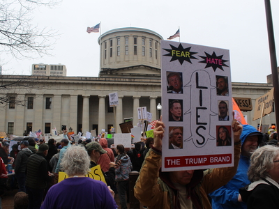 Thousands gather at Ohio Statehouse in “Hands Off” to protest Trump