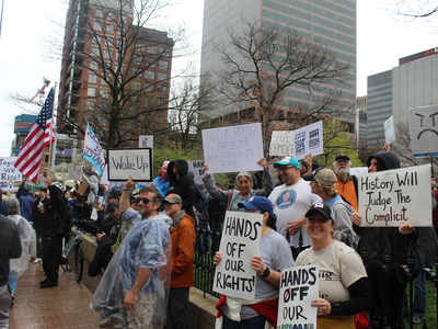 Thousands gather at Ohio Statehouse in “Hands Off” to protest Trump