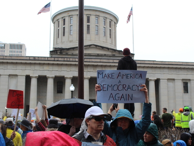 Thousands gather at Ohio Statehouse in “Hands Off” to protest Trump