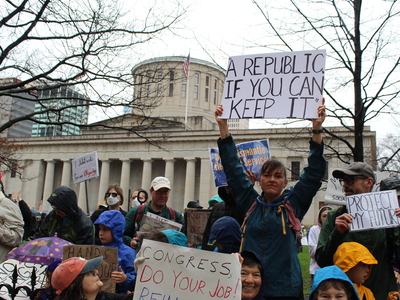 Thousands gather at Ohio Statehouse in “Hands Off” to protest Trump