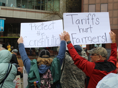 Thousands gather at Ohio Statehouse in “Hands Off” to protest Trump