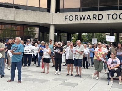 Hundreds of people in Springfield, Ohio rallied to show their support for Haitians after the U.S. Supreme Court ruled that President Donald Trump can end legal status for Haitians who’ve fled the violence in their home country. (Photo by Megan Henry, Ohio Capital Journal).