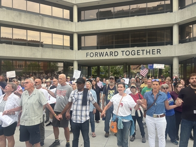 Hundreds of people in Springfield, Ohio rallied to show their support for Haitians after the U.S. Supreme Court ruled that President Donald Trump can end legal status for Haitians who’ve fled the violence in their home country. (Photo by Megan Henry, Ohio Capital Journal).