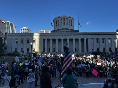 Thousands gather at ‘No Kings’ rallies across Central Ohio urging early voting