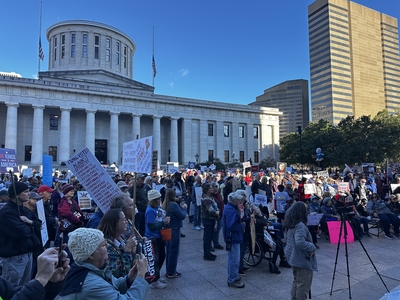 Thousands gather at ‘No Kings’ rallies across Central Ohio urging early voting