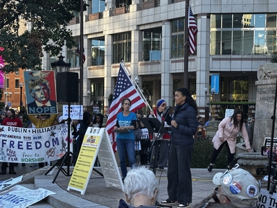 Thousands gather at ‘No Kings’ rallies across Central Ohio urging early voting