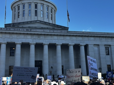 Thousands gather at ‘No Kings’ rallies across Central Ohio urging early voting