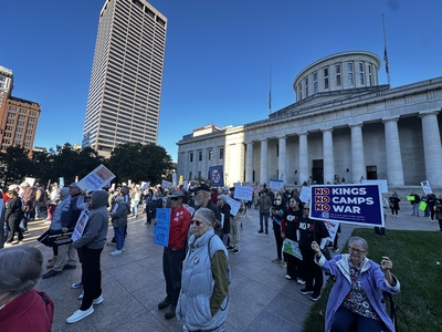 Thousands gather at ‘No Kings’ rallies across Central Ohio urging early voting