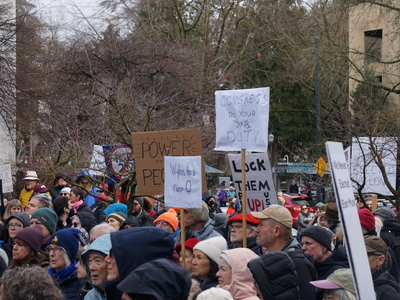 Several hundred people showed up at Oregon Sen. Ron Wyden's office in northeast Portland on Wednesday, July 5, 2025 to protest recent actions by the Trump administration. (Photo by Alex Baumhardt/Oregon Capital Chronicle)