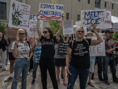 Protesters supporting Kilmar Abrego Garcia hold signs outside the Fred D. Thompson Federal Courthouse in Nashville on June 13, 2025. (Photo: John Partipilo/Tennessee Lookout)