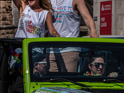 Parde Grand Marshals, author Glennon Doyle and Abby Wambach, former member of the U.S. Women's National Soccer team and a member of the U.S. Soccer Hall of Fame, and wave to the crowd during. (Photo: John Partipilo/Tennessee Lookout)