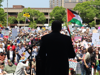 Protesters gather in Milwaukee's Cathedral Square to march and rally as part of the No Kings Day protests nationwide. (Photo by Isiah Holmes/Wisconsin Examiner)