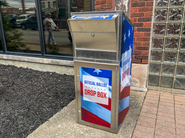 Ahead of the May 2024 primary, a drop box for mail-in ballots sits outside the Shelby County Courthouse Annex in Shelbyville, Kentucky. (Photo by McKenna Horsley/Kentucky Lantern)