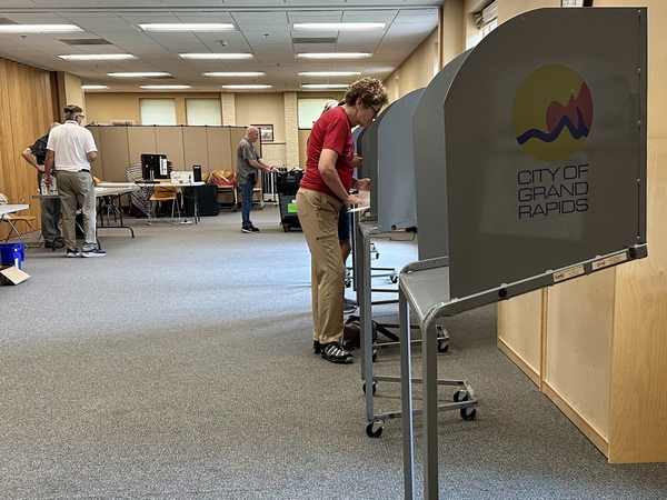 Voters in Grand Rapids, Michigan, cast their ballots during the state’s August 2024 primary. (Photo by Matt Vasilogambros/Stateline)