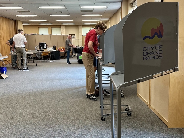 An analysis found more than 2 million voters cast mail ballots in Michigan in 2024. Nearly half came from Democrats, while Republicans sent 39%, a difference of about 200,000 votes in Democrats’ favor. In this photo, voters in Grand Rapids, Michigan, cast their ballots during the state’s August 2024 primary. (Photo by Matt Vasilogambros/Stateline)